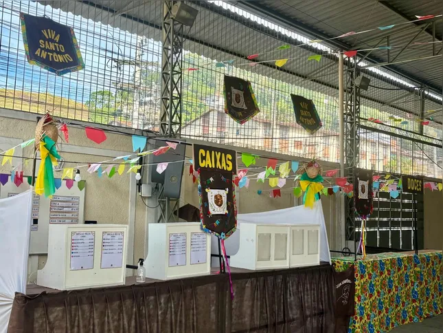 Após a procissão, a programação continua com barraquinhas de comidas típicas