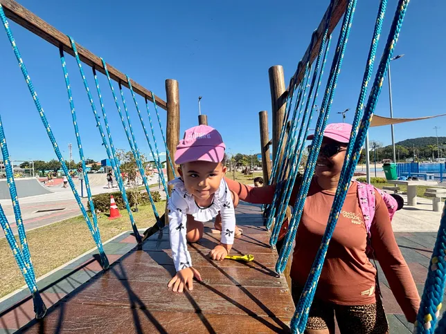 A área infantil reúne diversas opções de lazer para as famílias durante o período de férias escolares