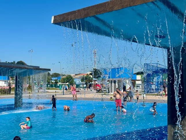 Foto 8
A cascata é um dos atrativos preferidos das crianças nos dias de calor e um dos pontos mais movimentados do parque