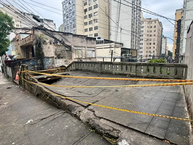 O temor dos moradores é que a estrutura desabe ainda mais