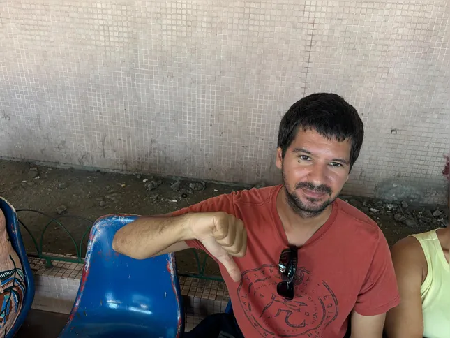 Estrutura do terminal é alvo de críticas por parte de quem passa diariamente pelo local