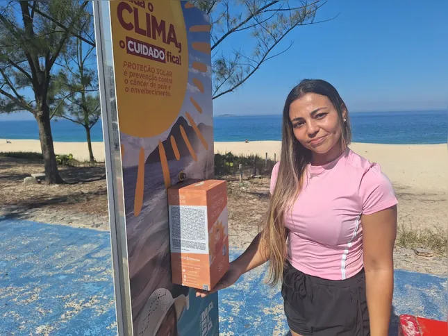 A moradora Letícia de Oliveira utiliza os dois serviços gratuitos oferecidos nas orlas de Maricá