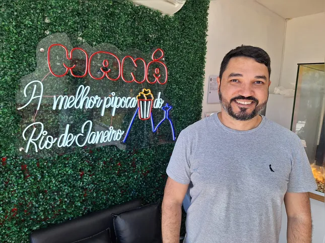 Fábio Pinheiro, de 45 anos, é o responsável pela unidade de São Gonçalo da Pipocas Maná