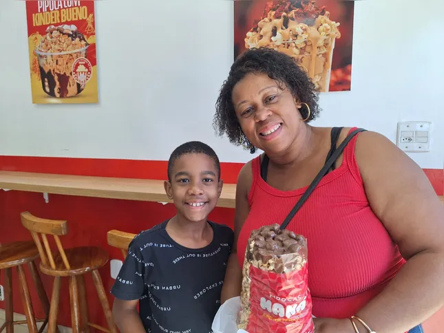 Richelle Santos e seu filho, Edson, são de Cabo Frio, mas já fizeram da unidade uma parada obrigatória quando vêm a São Gonçalo