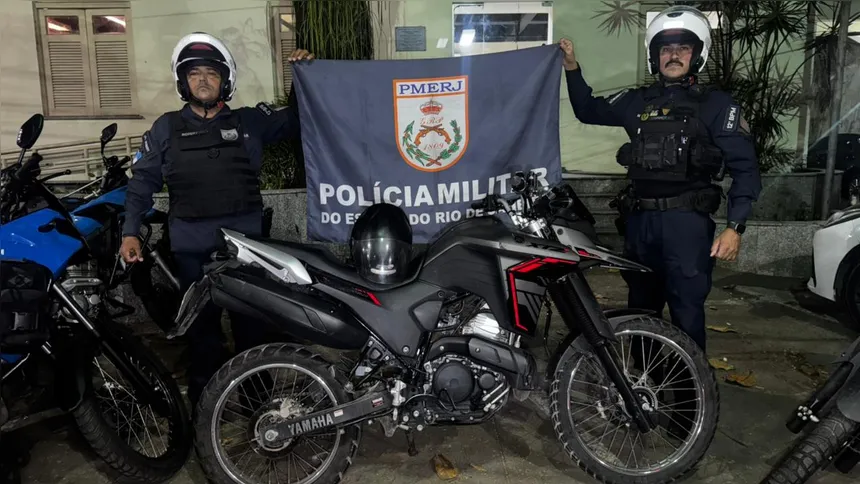 O veículo foi identificado passando pela Avenida Jansen de Mello, em Niterói, seguindo em direção à Ponte Rio-Niterói.