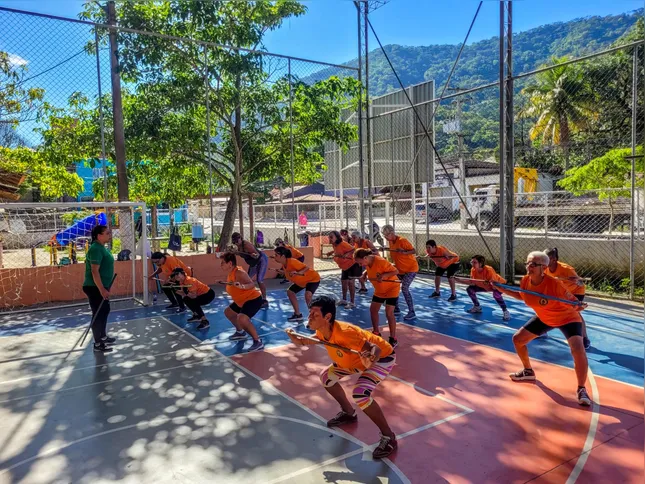 As vagas contemplam diferentes faixas etárias, a partir dos 5 anos de idade, com turmas organizadas por faixa etária e níveis de prática