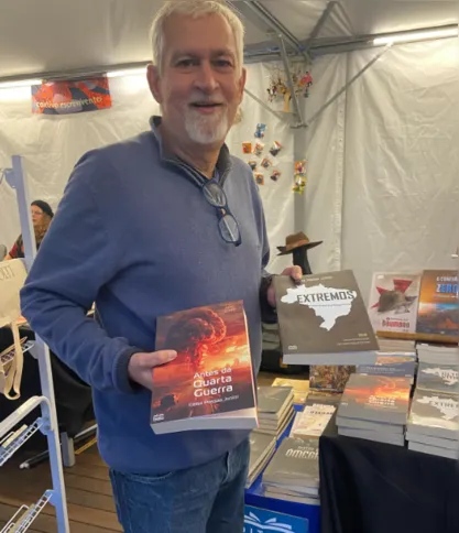 Celso Possas Junior, autor, tradutor e editor