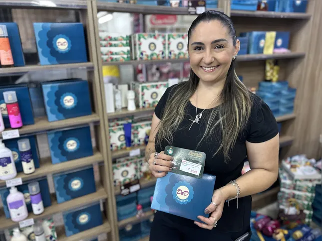 erente de perfumaria, Joana Monteiro afirma que perfumes e kits de cuidados pessoais estão entre os itens mais procurados pelos consumidores