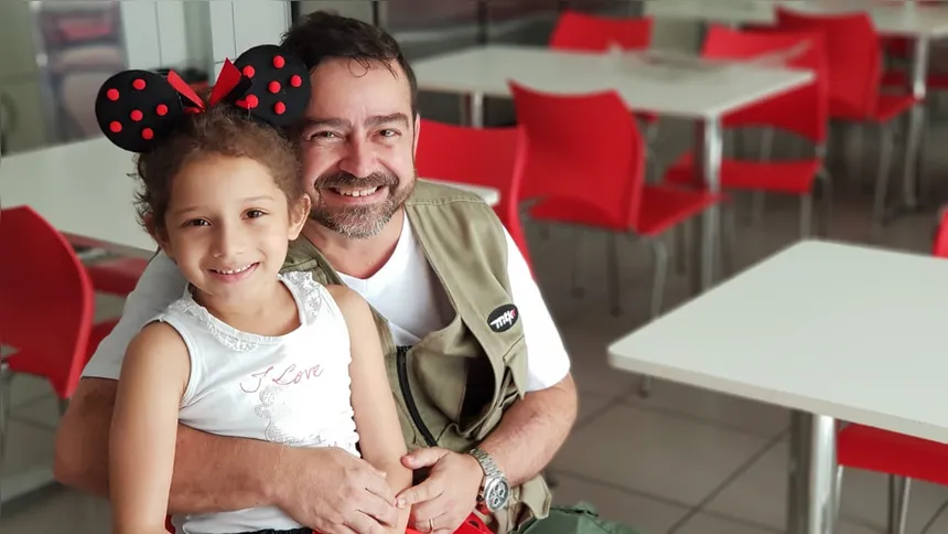 Um dos exemplos dessa dedicação é Maiko Arpino, conhecido como Tio Maiko, voluntário da Casa há 29 anos