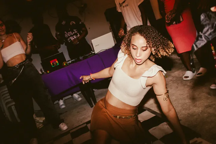 Projeto oferece oficinas de dança ao público