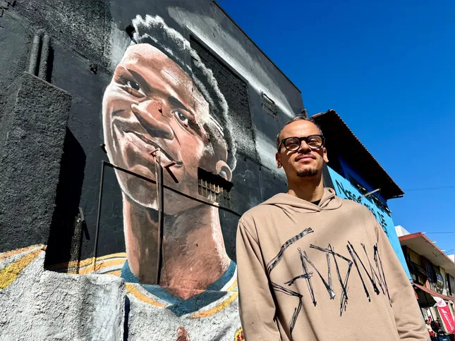 Além de produzir murais, Vinicius Medeiros dedica parte da rotina à formação de novos grafiteiros