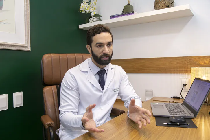 Para o médico, o uso excessivo de telas e o home office estão entre os principais fatores que prejudicam a qualidade do sono