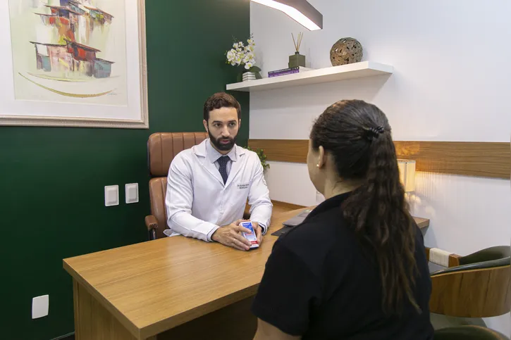 Especialista explica como algumas substâncias podem alterar a arquitetura do sono e comprometer o descanso reparador