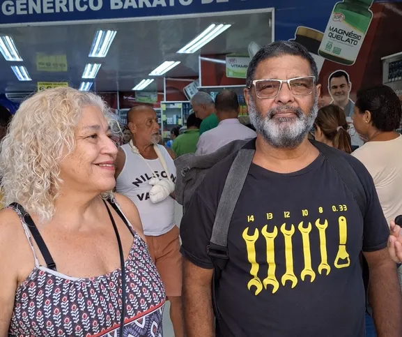 Gabriel Alexandre, de 67 anos, porteiro, e Ivana Ribeiro, de 65, diarista
