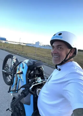 O influenciador gonçalense conhecido como "Léo maconha" faleceu em um acidente de moto