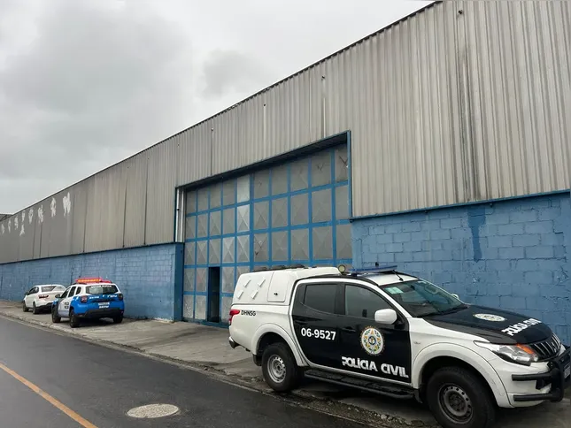 Segundo relatos, empresário estava saindo de uma reunião com fornecedores em depósito quando foi alvejado