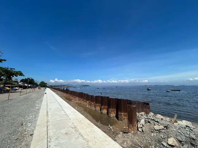 A intervenção segue em andamento ao longo de quase toda a extensão da orla