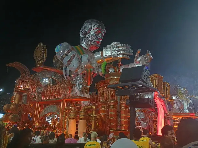 Imagem ilustrativa da imagem Saiba como foi a passagem de 4 escolas do Grupo Especial na primeira noite do Carnaval 2026 no Rio