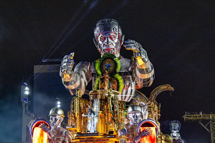 Imagem ilustrativa da imagem Saiba como foi a passagem de 4 escolas do Grupo Especial na primeira noite do Carnaval 2026 no Rio