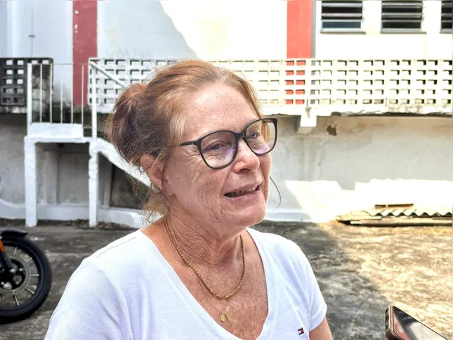 A devota Tania Maria Machado conta que pessoas de fora do Brasil vêm prestar homenagens ao santo na capela do Fonseca