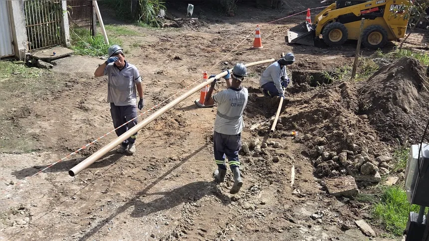 Além das melhorias no abastecimento de água, a concessionária também avança na ampliação da coleta e do tratamento de esgoto na cidade