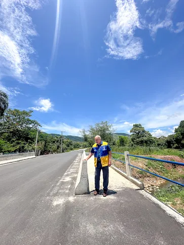 A nova ponte de Rio Bonito possui guarda-corpo e passagem exclusiva para pedestres
