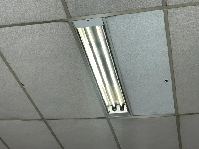 No interior desta unidade, também é possível ver marcas de tiros