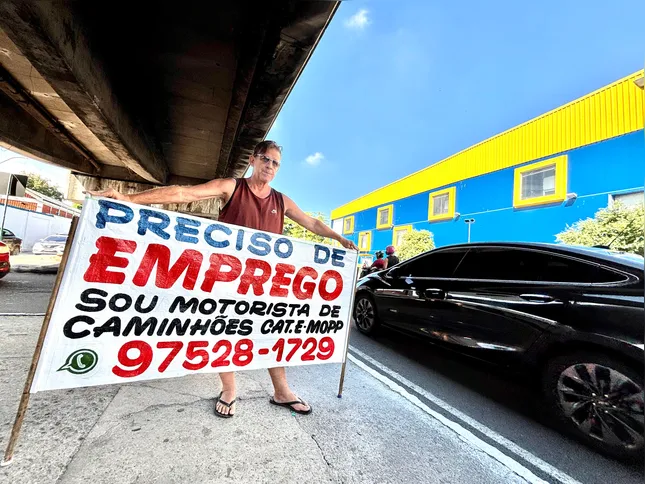 Com fé e esperança, ele percorre Niterói e São Gonçalo todos os dias, em busca de trabalho