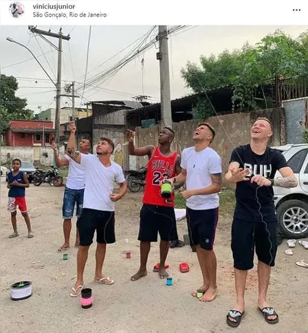 Uma das passagens do craque pelo bairro
