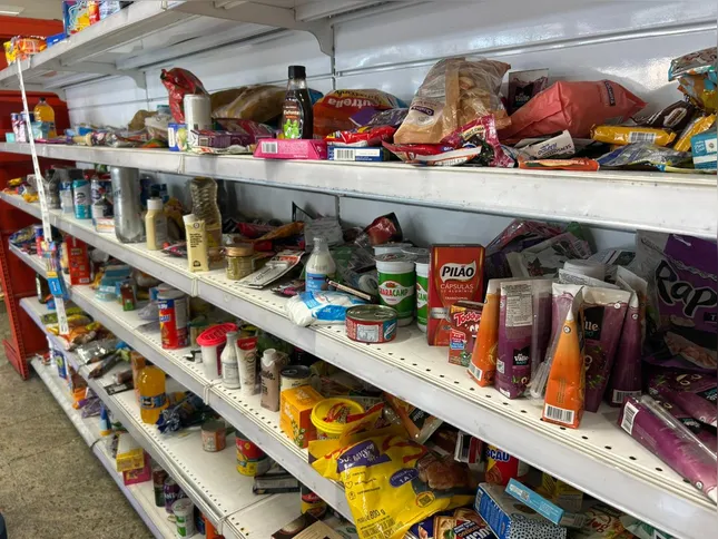 Supermercado Extra do Rocha, em São Gonçalo, fecha as portas após anos de funcionamento no bairr.