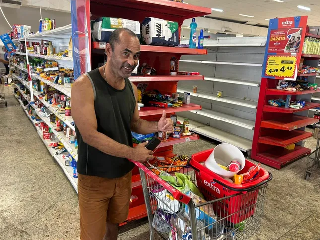 O freguês Renê Guilherme Menezes, torce para que outro mercado abra no lugar do Extra