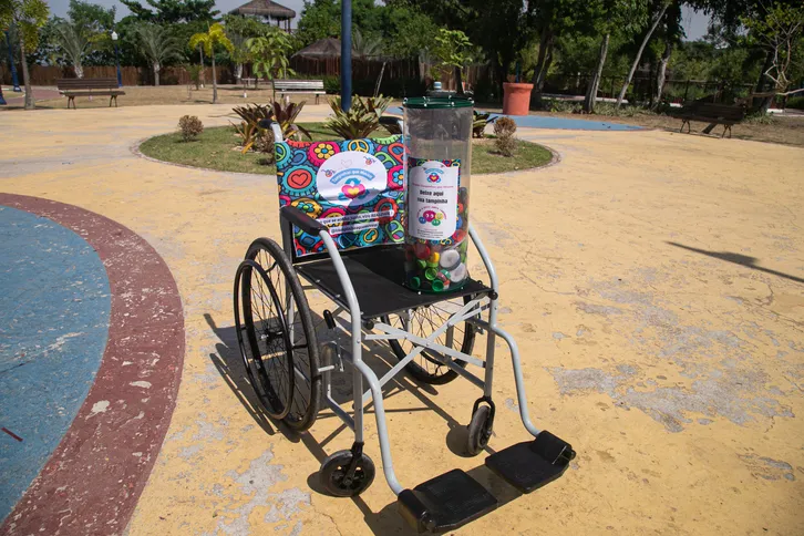 Imagem ilustrativa da imagem 'Tampinhas que Movem': projeto que recolhe material reciclável para comprar cadeiras de rodas completa um ano
