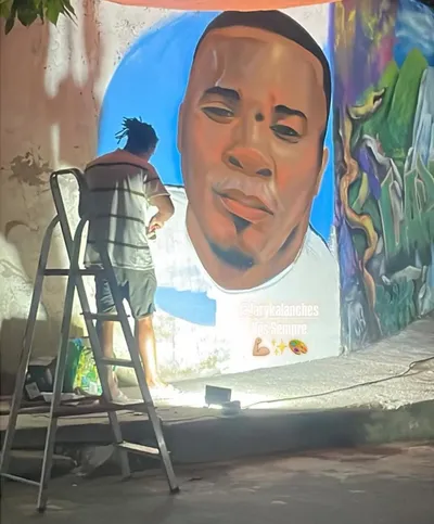 Alan foi homenageado por amigos com uma pintura na Rua Amazonas