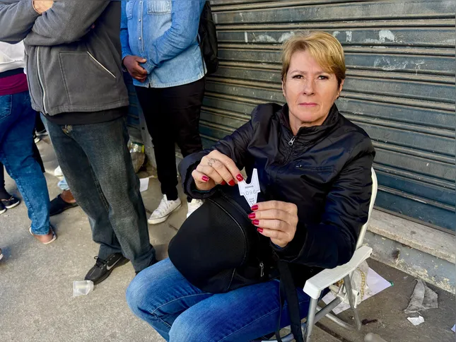 Márcia Peçanha, de 57 anos, classificou como "desumana" a espera para solicitar a retirada da cobrança assistencial