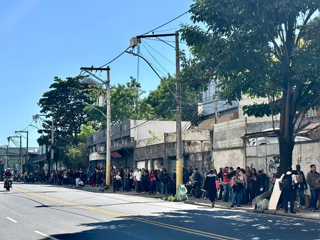 Fila quilométrica no último dia para protocolar a carta de oposição à cobrança da contribuição assistencial