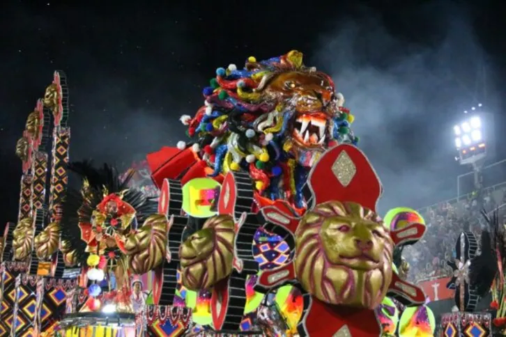 Estácio de Sá corre por fora