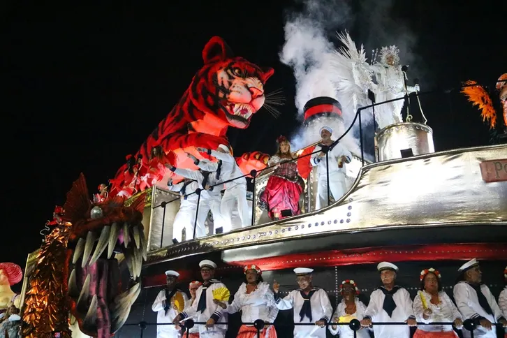 A Porto da Pedra manteve o 'chão forte' e belas alegorias