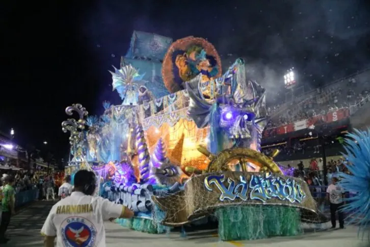 Um dos pontos fortes da Vigario Geral foi o samba enredo