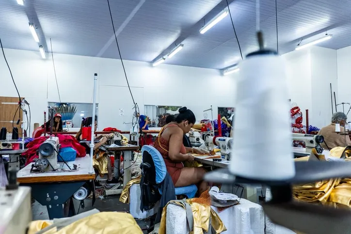 São 300m2, que contam com dois aparelhos de ar condicionado de 60 mil BTUs cada