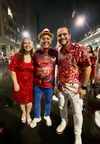 Prefeito Rodrigo Neves marcou presença no desfile da vitória