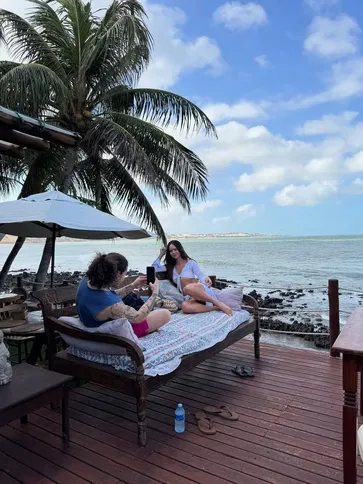 Casal aparece curtindo o dia em outra publicação nas redes sociais do humorista