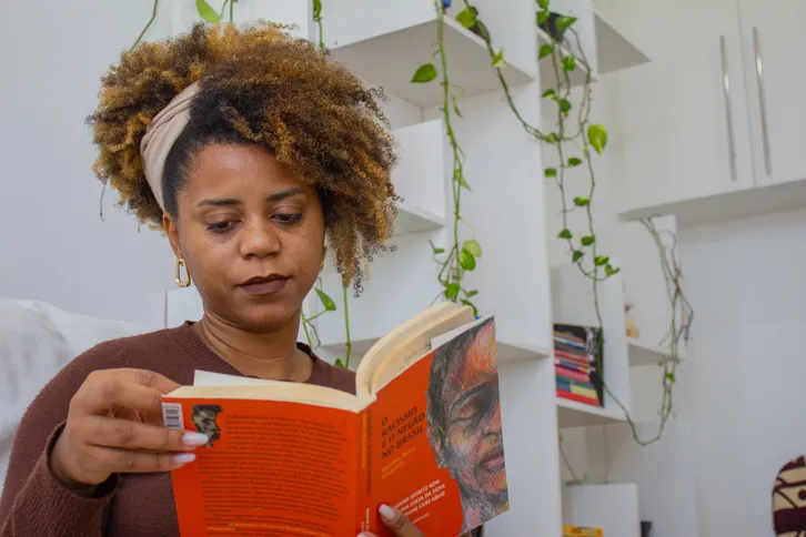 Imagem ilustrativa da imagem “Ascensão social é ter para onde voltar”: Conheça a ‘Psicologia em Diáspora’, primeira clínica psicológica racializada de São Gonçalo