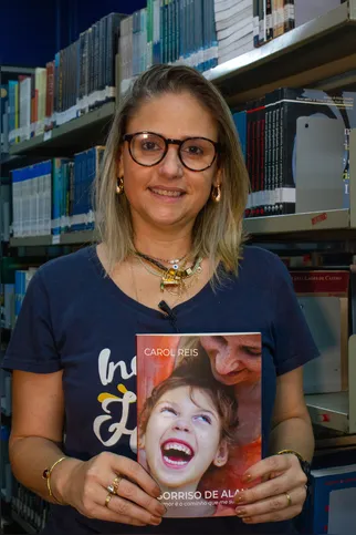 “Ela está sempre sorrindo para a vida", comenta Carol