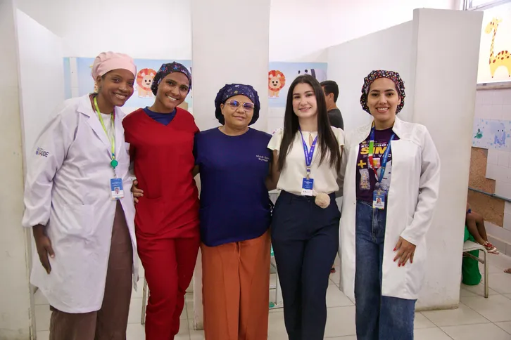 Coordenadora do Programa de Imunizações de São Gonçalo, Cibele Rodrigues de Carvalho e equipe do Polo  Sanitário Washington Luíz Lopes
