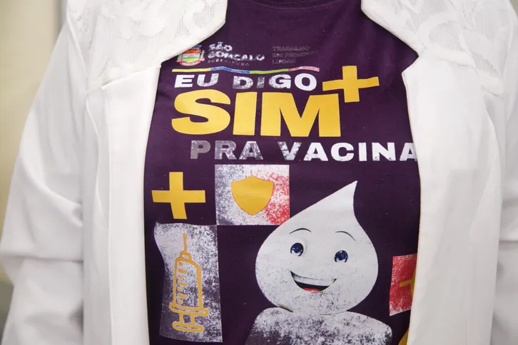 A orientação é de que os  pais procurem as unidades básicas de saúde para atualizar a caderneta de vacinação