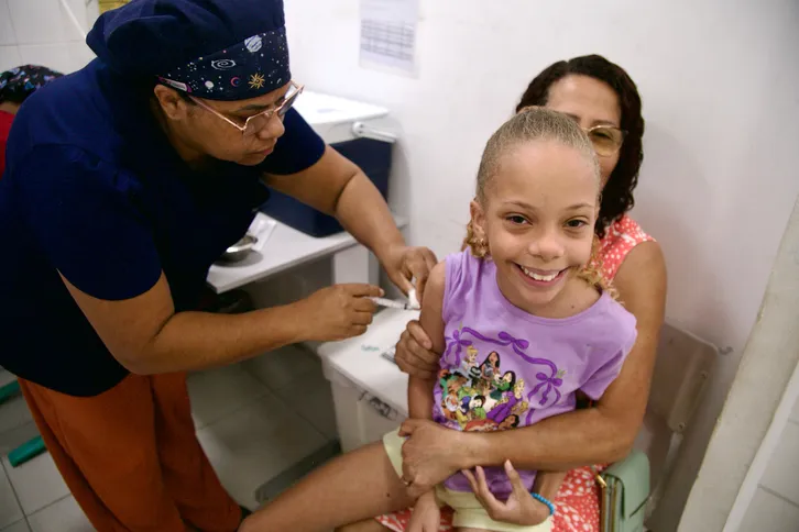Sarah Antunes recebeu a primeira dose das vacinas HPV, Dengue e Influenza e retornará em novembro