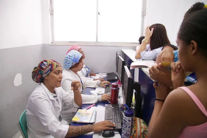 Confira os postos e polos que estão aplicando as vacinas