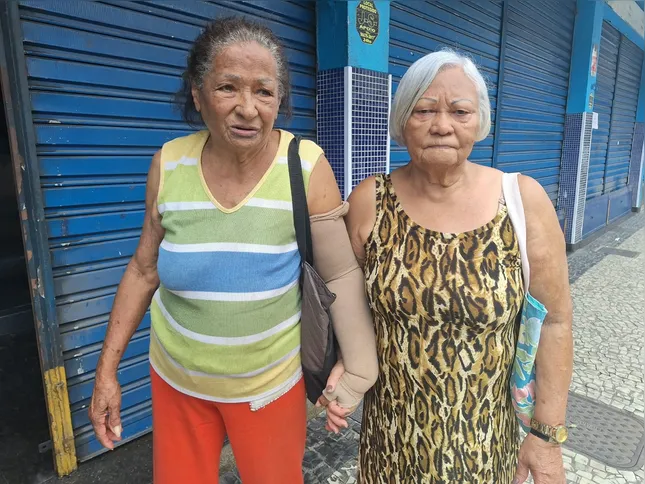 Idália Celeste Silva, 90 anos, e Irene Brito Campos, 80, moradoras do Mutuá, em São Gonçalo.