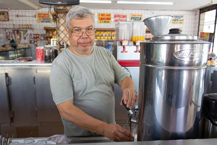Para Durval o café ajuda a unir as pessoas