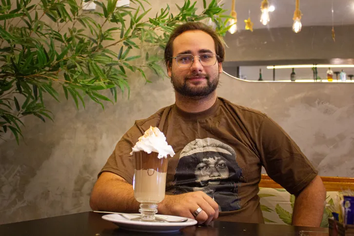 Lucas Mencari, gosta de cappuccino pois a bebida acompanha bem principais alimentos do café da manhã e lanche da tarde